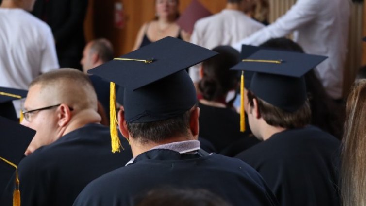 Нараснал е броят на желаещите да учат в чужбина