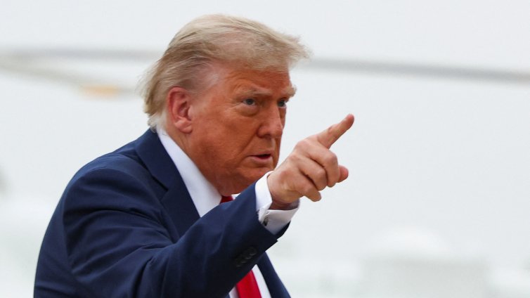 Тръмп пристигна на Г-7 преди важната среща със Зеленски