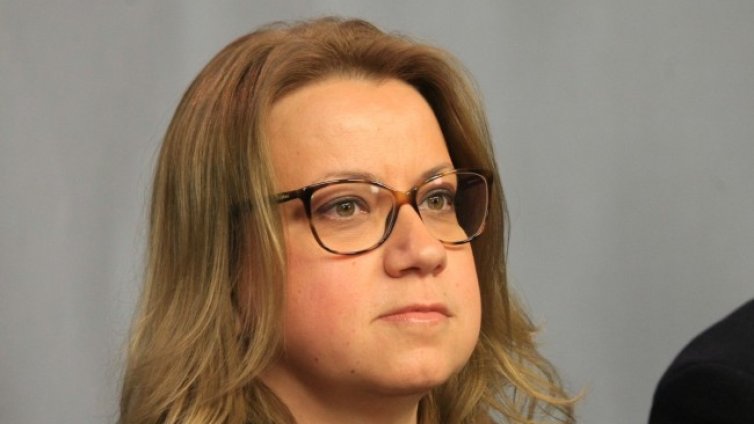 Деница Златева: Ще има достатъчно газ за ноември 