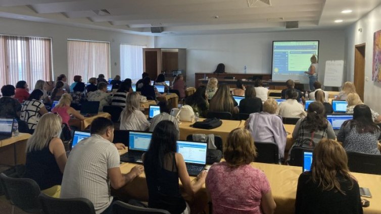 Над 1500 учители и директори успешно преминаха обучения за работа с е-дневник за детски градини