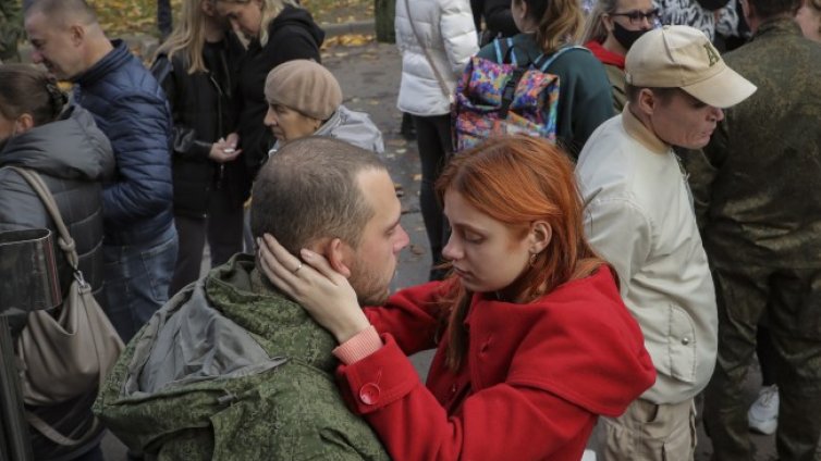 Искат ли демокрация в Русия  и защо там няма бунтове като в Иран?