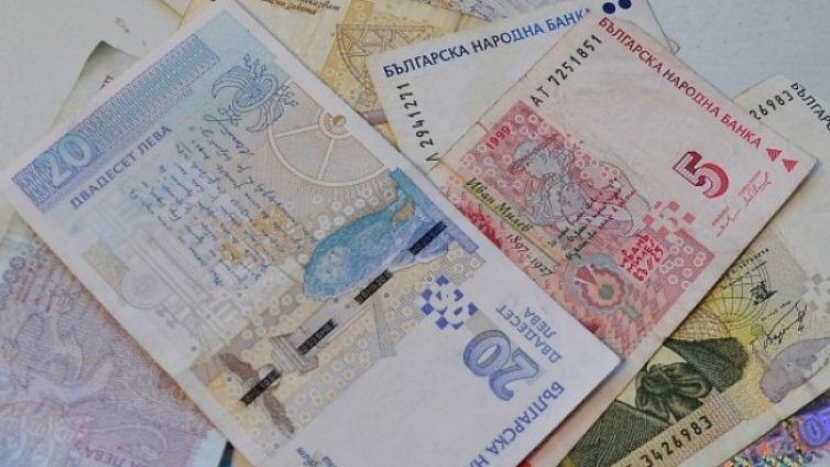 Средният осигурителен доход скочи до 1297 лв. през август 