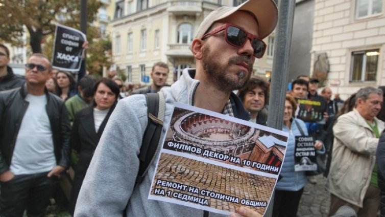 В кадър: Поискаха оставката на Фандъкова