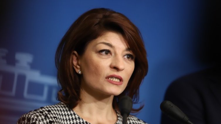 Атанасова: Депутатите могат да намират мнозинства по важните теми