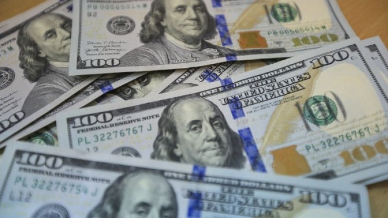 Две трети от американците живеят от заплата до заплата