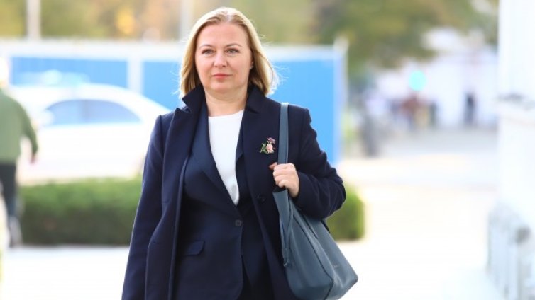 Йорданова: Шефовете на спецслужбите да бъдат изслушвани всеки месец