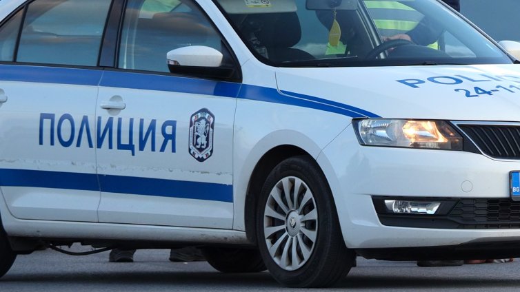 Пиян напира към сцената в Сопот, искал да участва в представлението