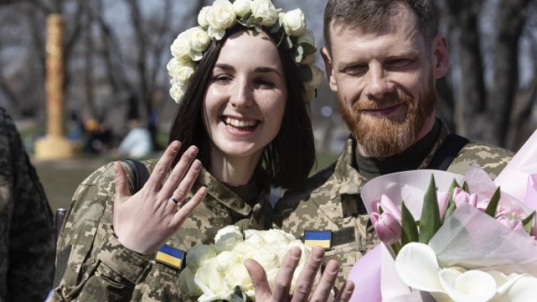Правете любов, а не война: Украинците обръщат тенденцията за намаляване на раждаемостта 