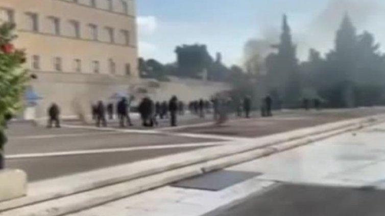 Десетки арестувани при протест заради инфлацията в Гърция