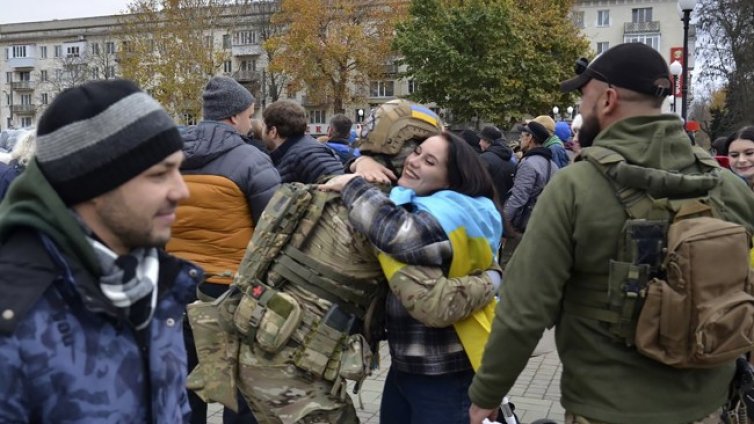 Херсон падна бързо, но напредъкът на Украйна на изток ще бъде по-труден