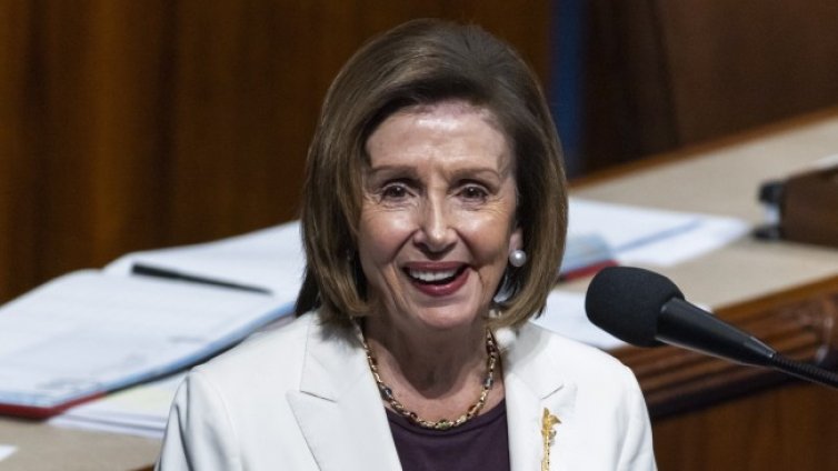 Нанси Пелоси се оттегля от ръководството на демократите