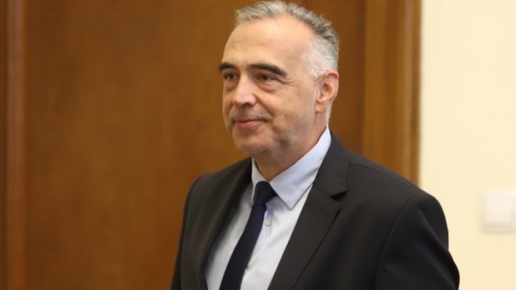 Проблемите на хората са съвсем различни, сагата с хартиената бюлетина ненужна