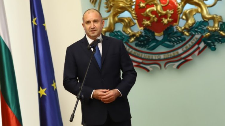 Утре Румен Радев се среща с Демократична България 