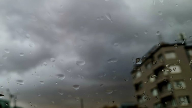 Жълт код за валежи в половин България, оранжев - в Бургаско