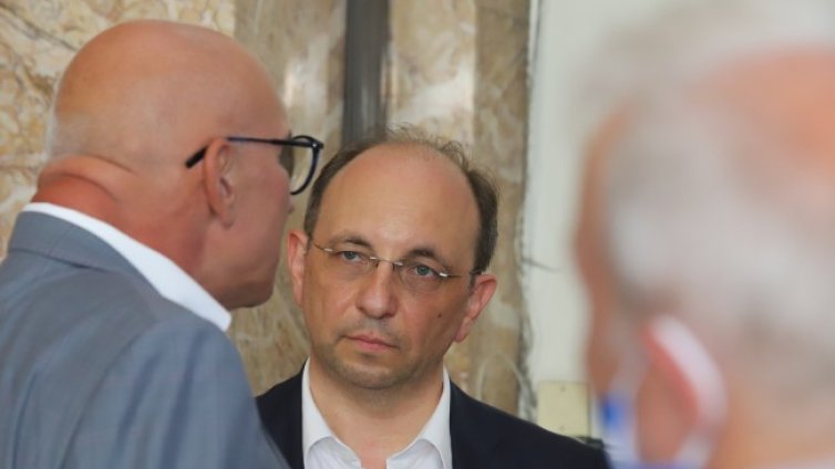 Николай Василев: Повишаване на лихвите трябва да има