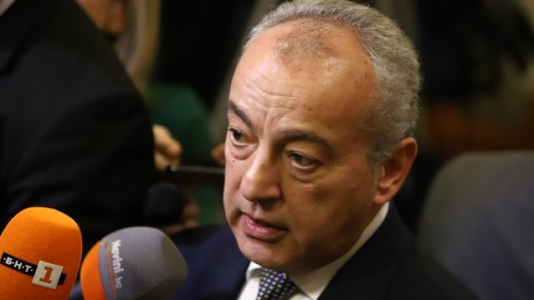 Гълъб Донев освободи шефа на БАБХ