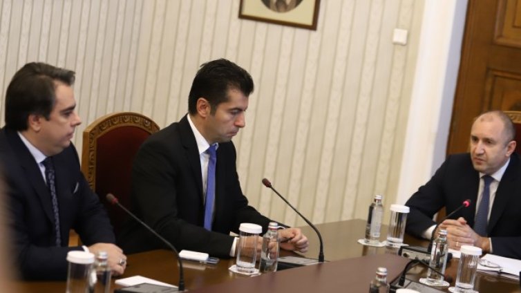 Радев отговори на атаката, че връща "мутрите във властта" 