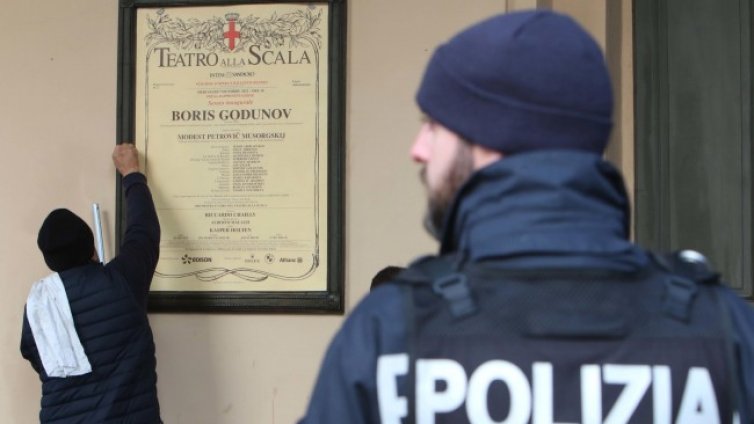 Протести при откриването на сезона в "Ла Скала" в Милано