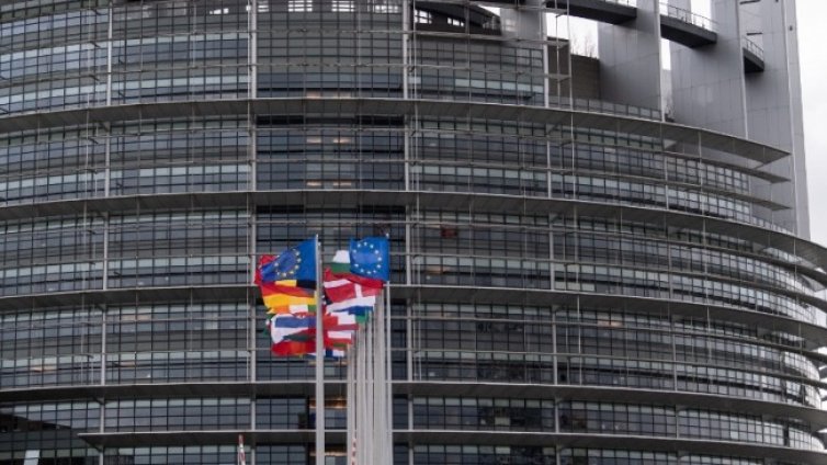 Временно отнети са правомощията на Ева Каили в ЕП