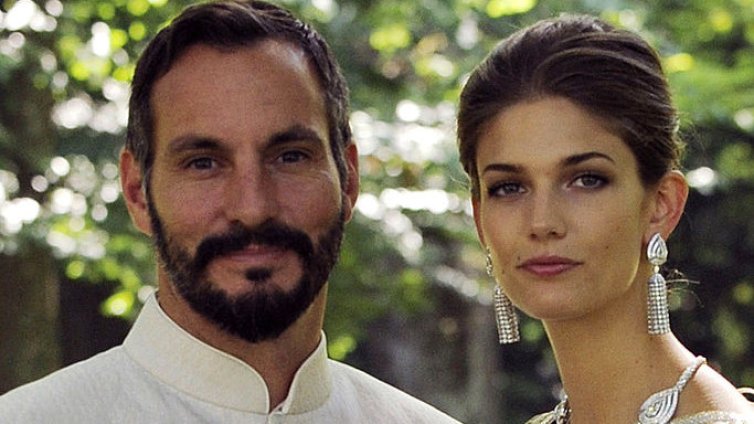 От принцеса в модел: Кендра Спиърс се завърна в модата след развода си с принц Ага Хан