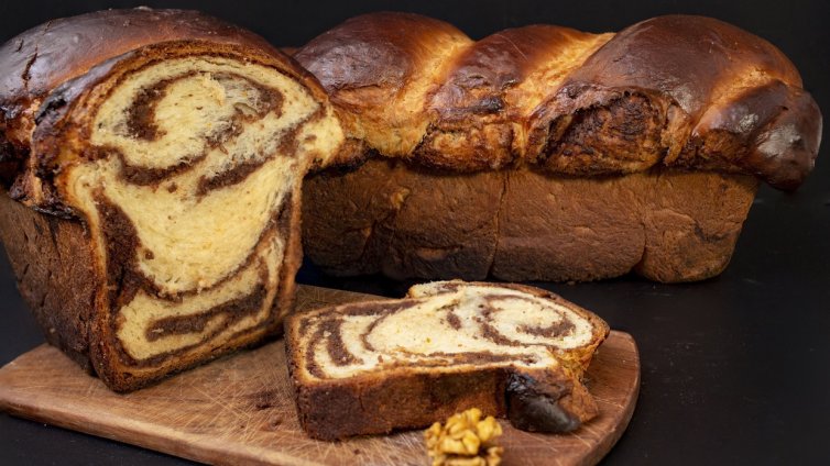 Рецептата Dnes: Козунак със стафиди, орехи и какао