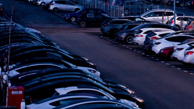 30-годишно дъно удариха продажбите на нови коли на Острова