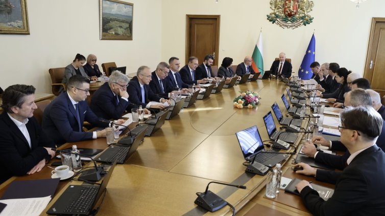 Първо заседание за годината на правителството в оставка