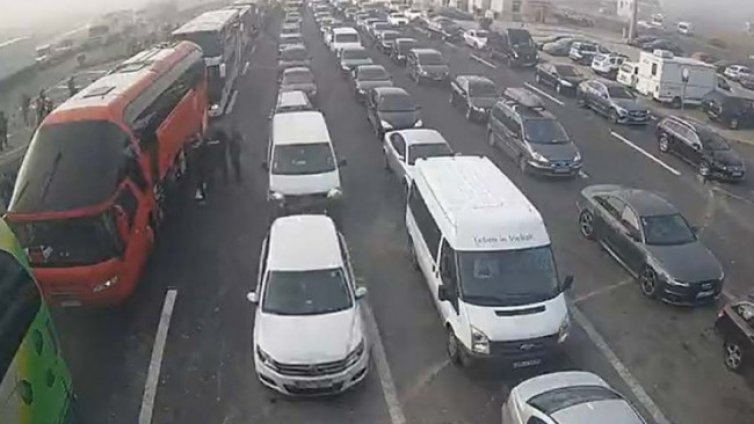 Километрични опашки на сръбско-унгарската граница, чака се 12 ч.