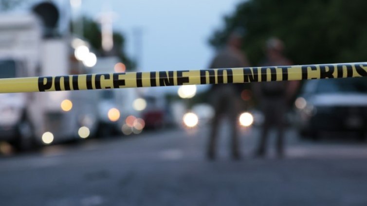 Един убит и 4 ранени при стрелба пред клуб в Хюстън