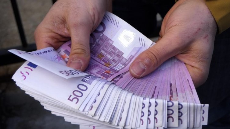 Шофьор предложил &euro;10 000 и златен часовник подкуп на полицаи