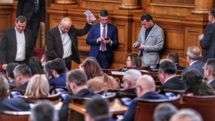 НС: Застрахователите първо плащат при ПТП, после проверяват