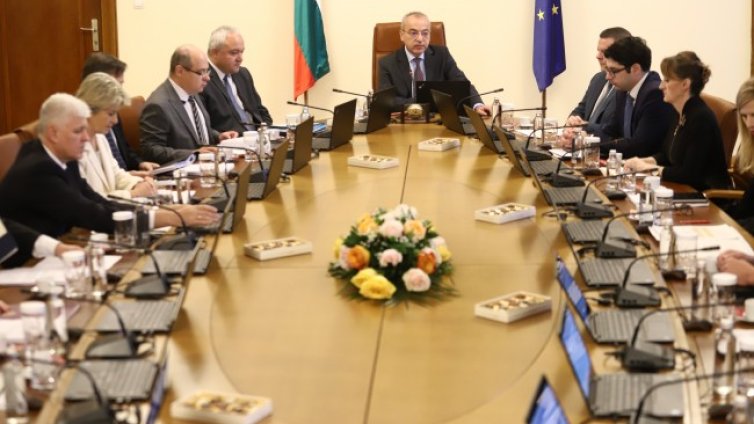 Служебното правителство отчита дейността си за 6 месеца