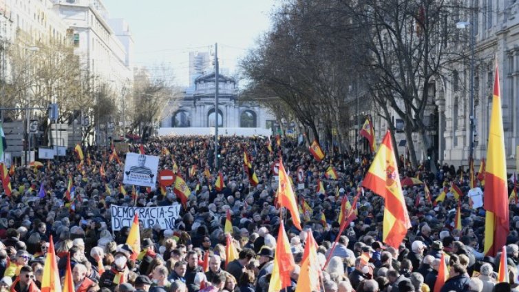 Хиляди на протест в Испания