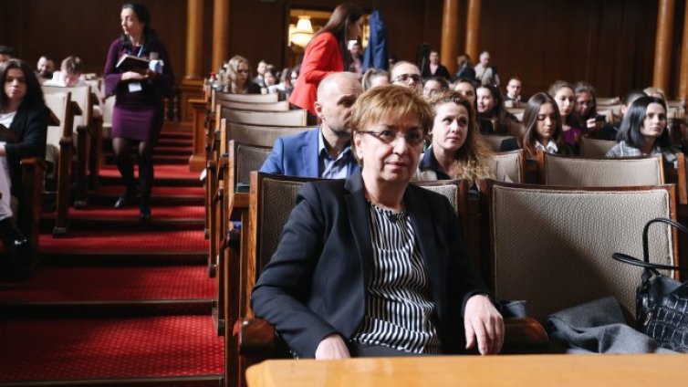 Михайлова: Промени в изборните закони не бива да се правят преди избори