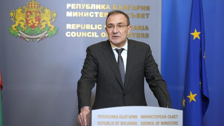 Близо 25 млн. лв. осигурява правителството в оставка за услугата "Топъл обяд" 