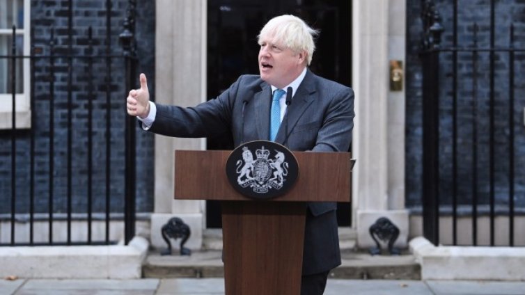 Борис Джонсън изкарал един милион паунда само за месец