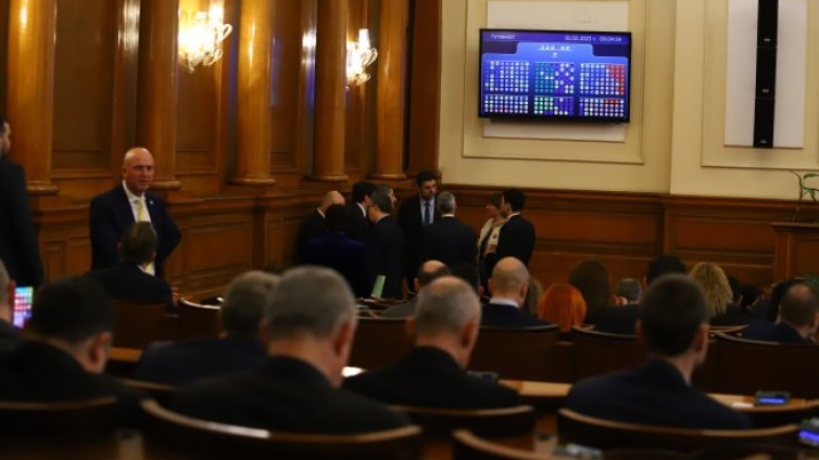 Депутатите приеха: Минималната работна заплата ще е 50% от средната 