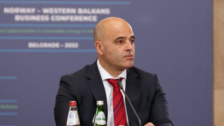 Македонската опозиция: Кой стои зад българските клубове?