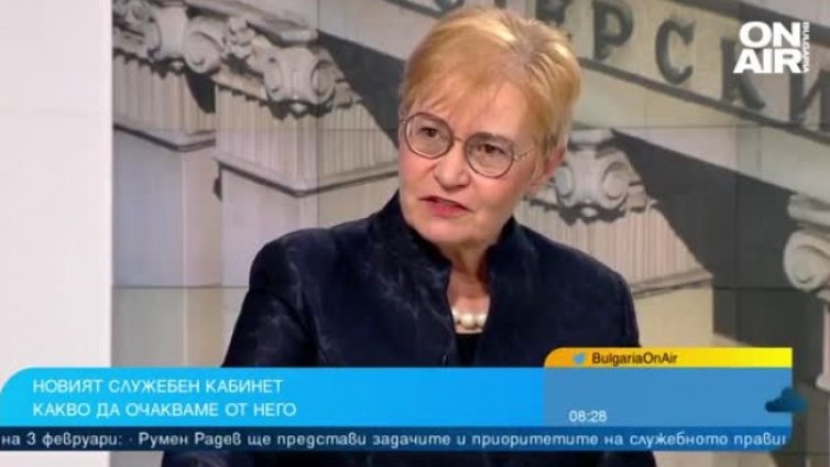 Политолози: Радев се държи в рамките на пълномощия си