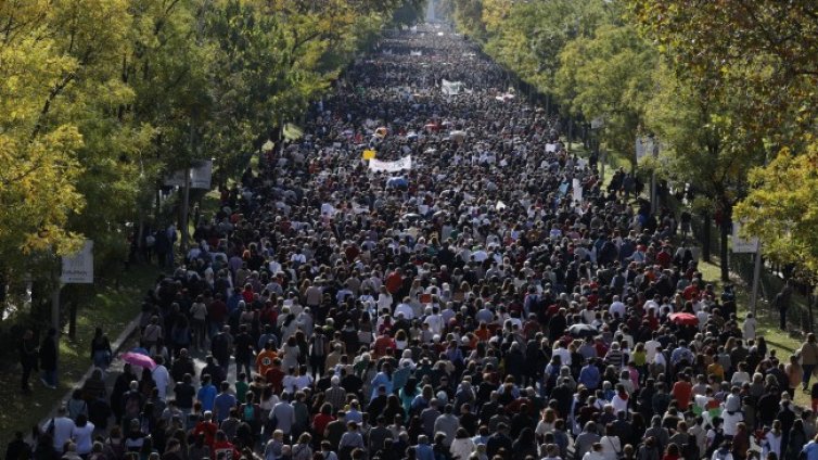 Огромен протест на медици в Испания заради "унищожената" здравна система