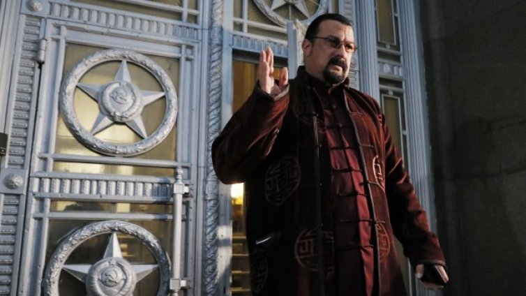 Сергей Ларвов разговаря със Стивън Сегал