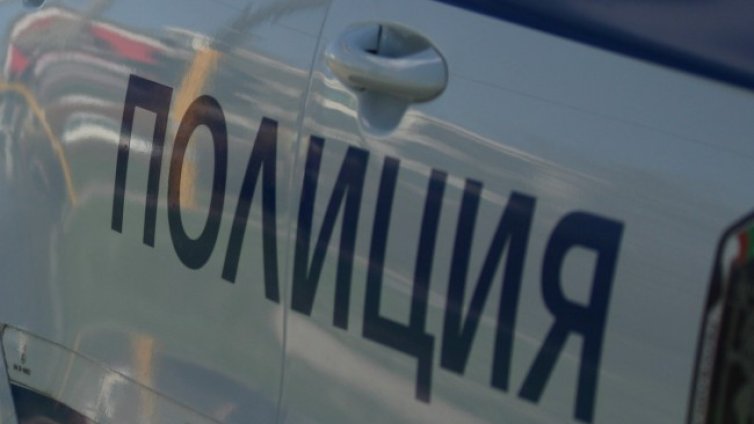 Четирима трафиканти возят 24 афганистанци с фирмен микробус