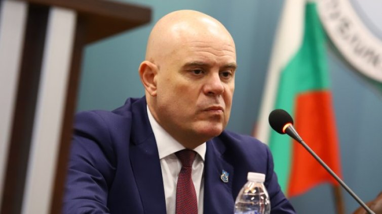 Гешев: Няма да позволя безогледен погром върху прокуратурата