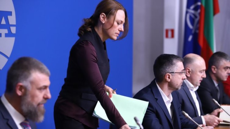 Митева: Хората са гневни на всички управляващи