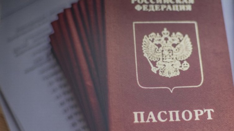 Още рестрикции, все повече хора в Русия със забрана да пътуват
