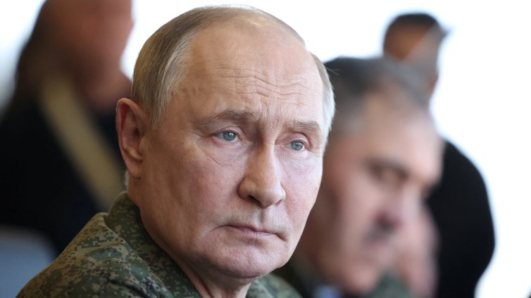Напускащият шеф на MI6: Няма никакви доказателства, че Путин ще преговаря за мир