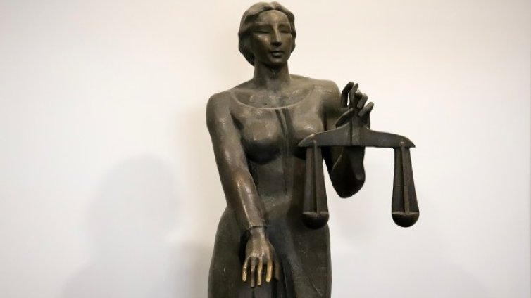 Предадоха на съд баща и син за жестокото убийство на германеца в Соколово