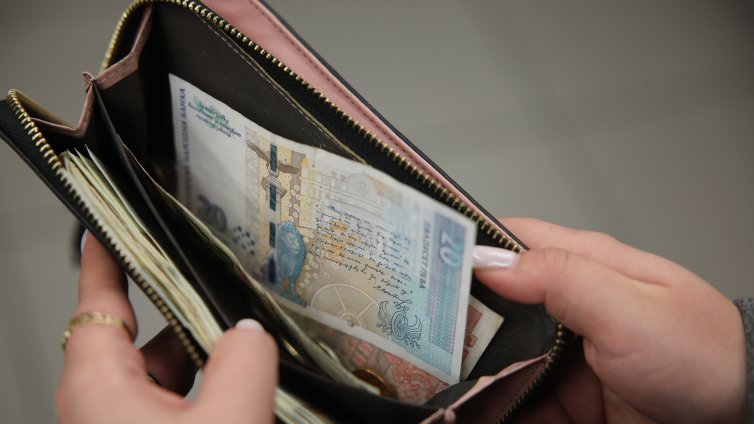 В обращение сега са близо 586 млн. банкноти в лева, а през 1999 г. - 160 млн.