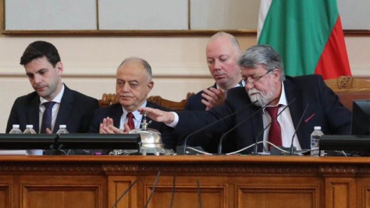 Без ремонти, но с почистени зали: Готово ли е НС за новоизбраните 240 депутати?