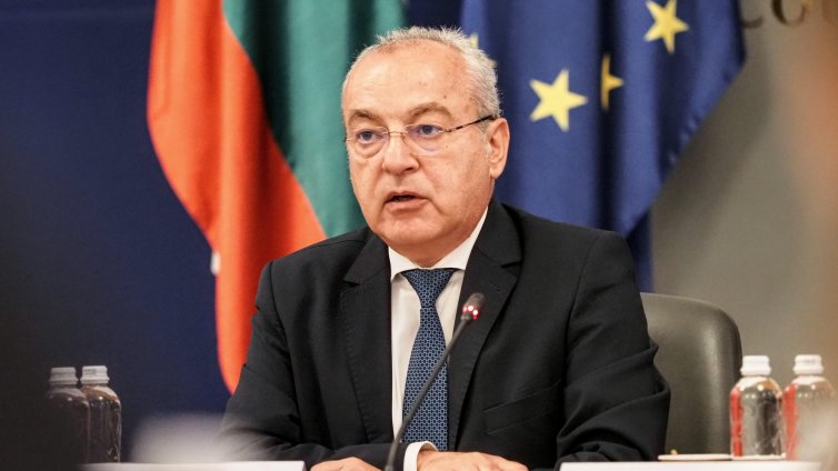 Донев: Линията на бедност за 2027 г. е 443 евро